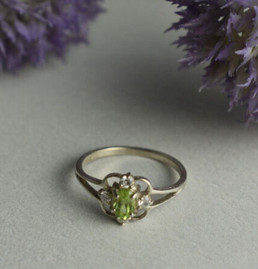 925 Sterling Silver Peridot & CZ Ring Size 7